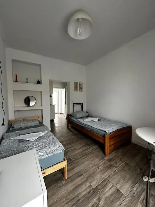 Nice Flat In Berlin 10の連絡先
